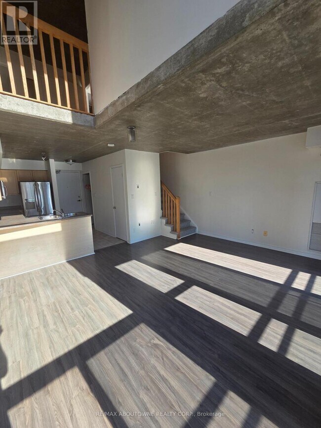 Photo du bâtiment - 1029 King St W