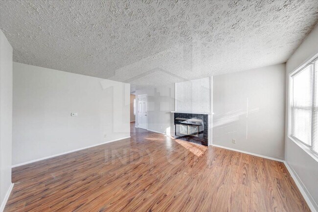 Foto del edificio - 8432 E 37th Pl