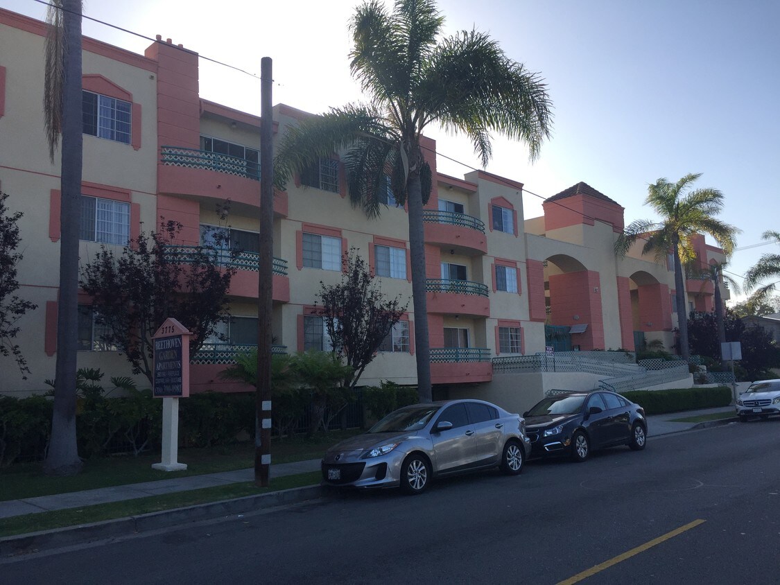 Foto principal - 3775 Beethoven St
