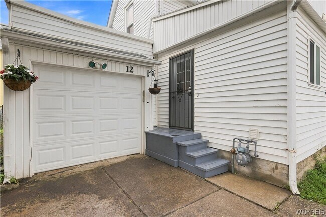 Building Photo - 12 Baynes St