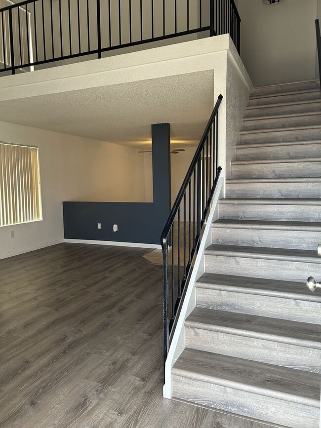 Building Photo - 3 bedroom 3 bath home