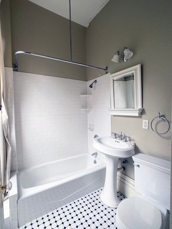 Building Photo - 106 Charles St