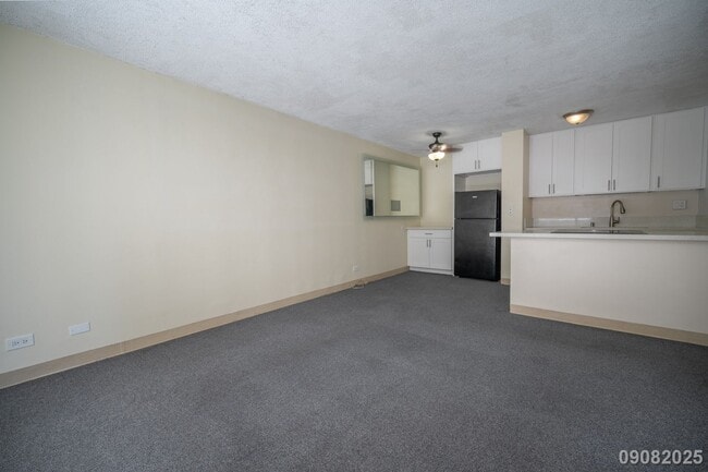 Building Photo - $3,200/mo / 2BR / 1BA • 755 SF • 1 Assigne...