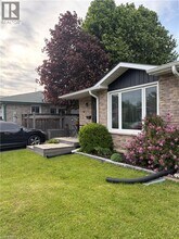 Building Photo - 16 Maple Crescent
