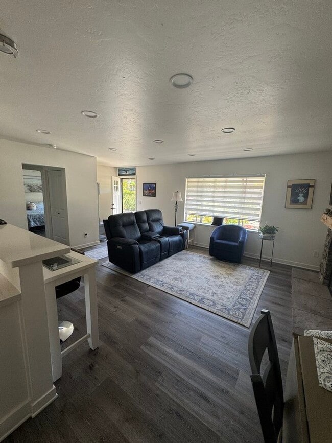 Building Photo - 919 La Fiesta Ct