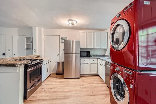 Building Photo - 1381 Normandy Dr NE