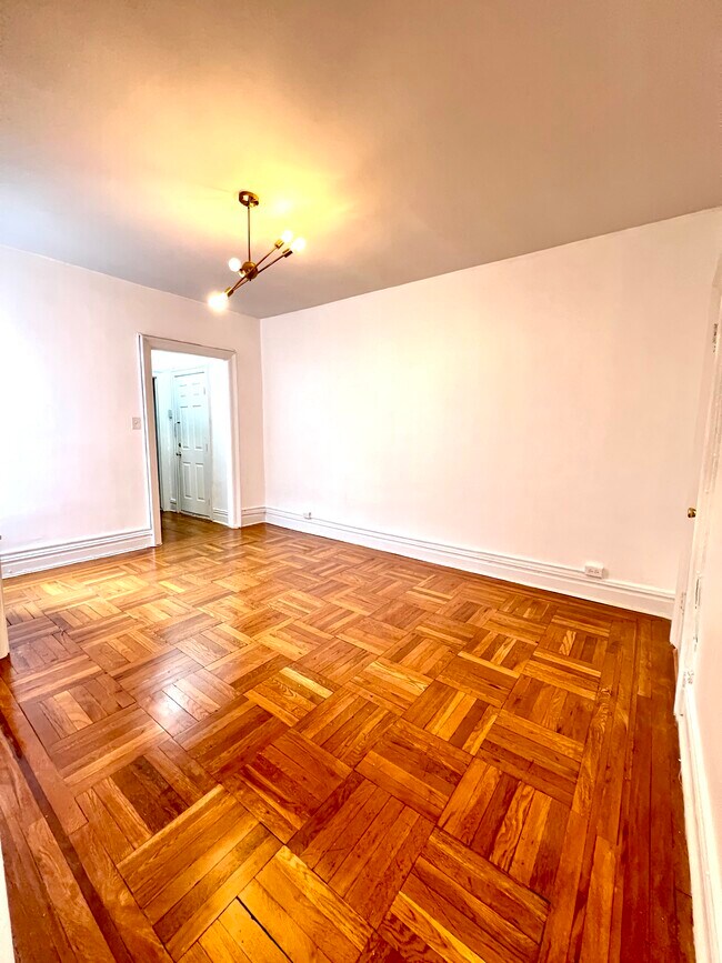 Foto del edificio - 57 Corbin Ave