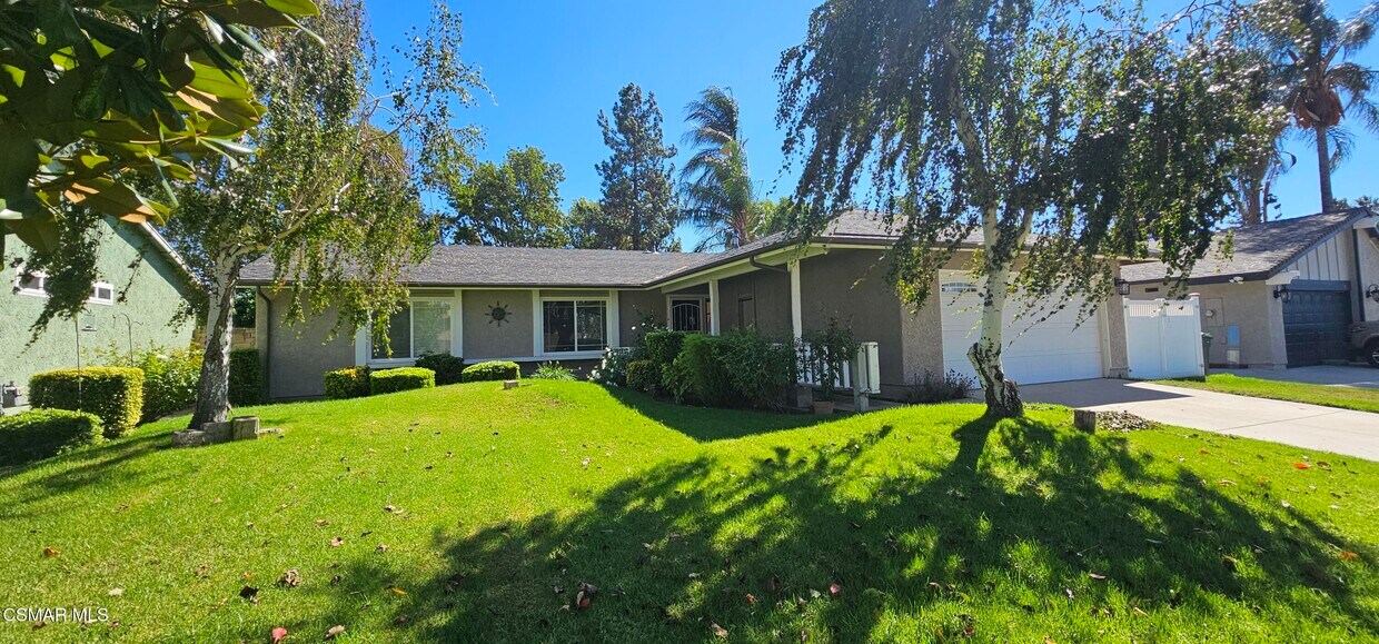 Foto principal - 3736 Rocky River St