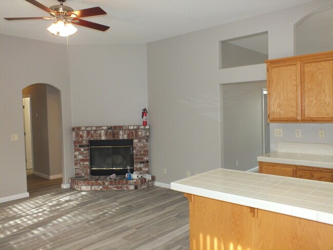Foto del edificio - 3/2 1700 sf home within walking to EDH Tow...