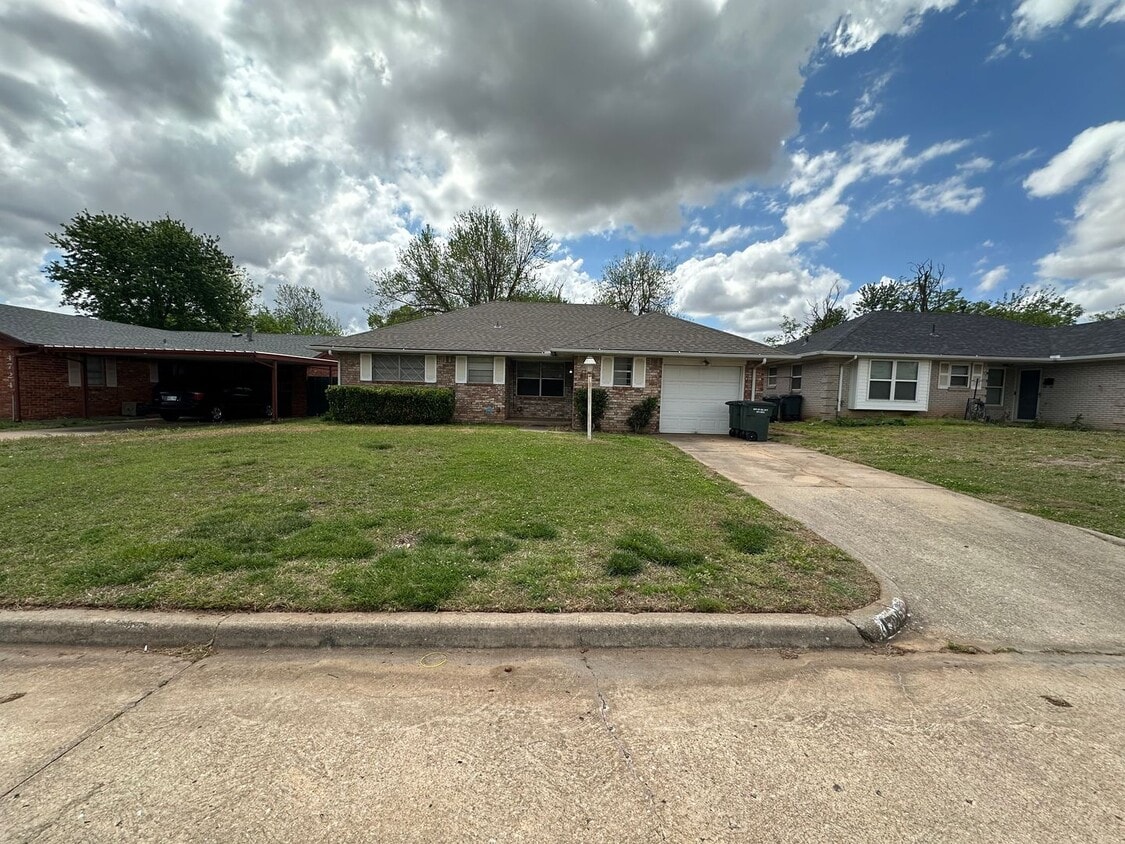 3 Bed, 1.5 Bath, 1 Car garage - 4720 Spiva Dr (Del City, OK)