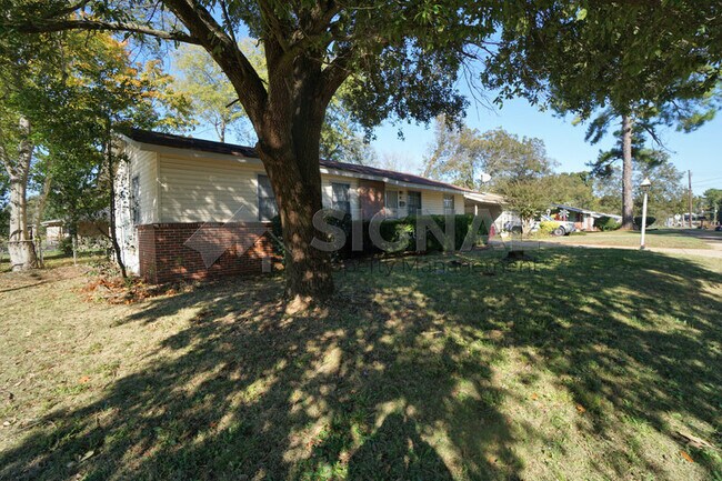 Foto del edificio - 920 Pineview Rd