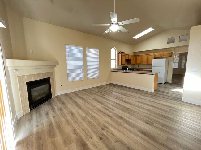 Building Photo - Single Story Home in Desirable Silverado R...