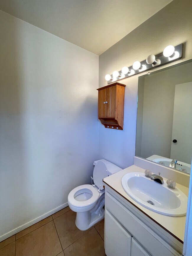 Foto del edificio - Two Bedroom Condo on Southside