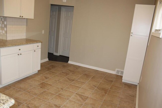 Foto del edificio - 23446 Calvin St