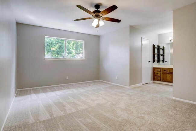 Building Photo - 24118 Spring Towne Dr