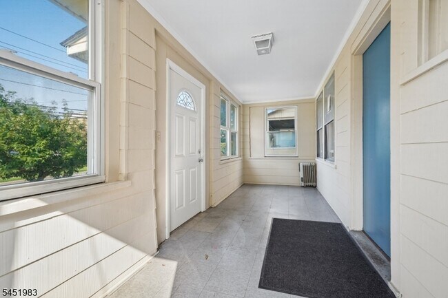 Foto del edificio - 378 Boyden Ave