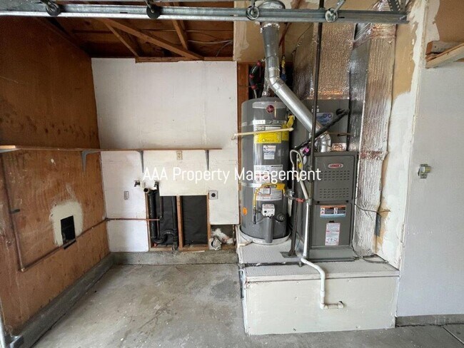 Foto del edificio - Concord 3 bedroom 2 bathroom single family...