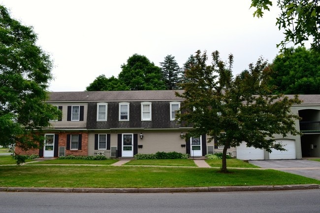 Building Photo - Miller Townhomes