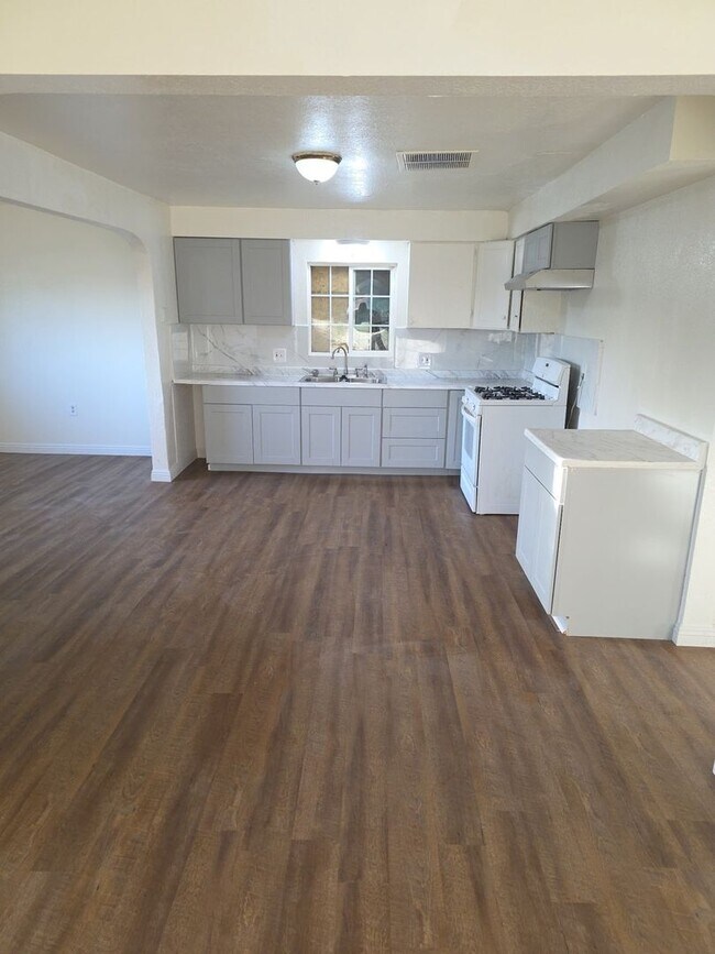 Foto del edificio - 9217 Beech Ave