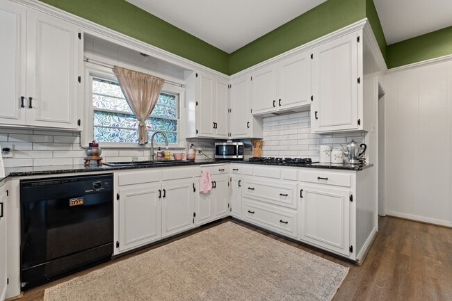 Foto del edificio - 2509 Wooded Acres Dr