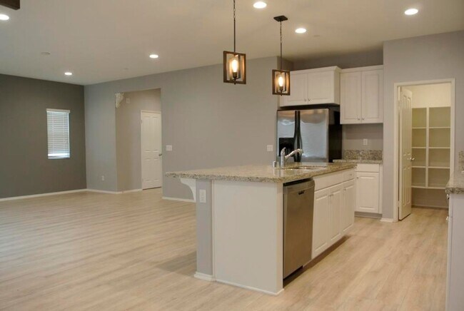 Foto del edificio - 3Bed/2.5Bath Home in Horse Creek Ridge Com...