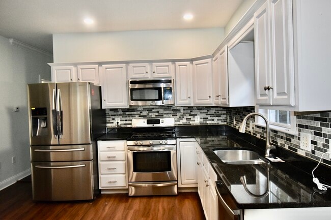 Building Photo - 191 Hunyadi Ave