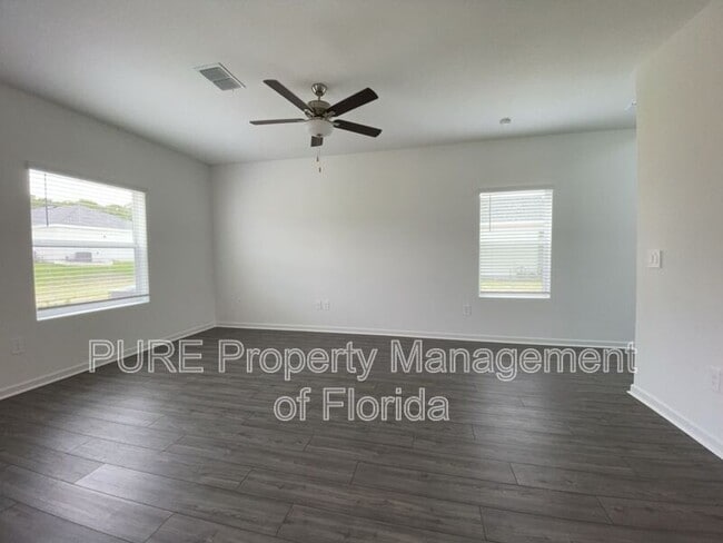 Building Photo - 3228 NE 36th St