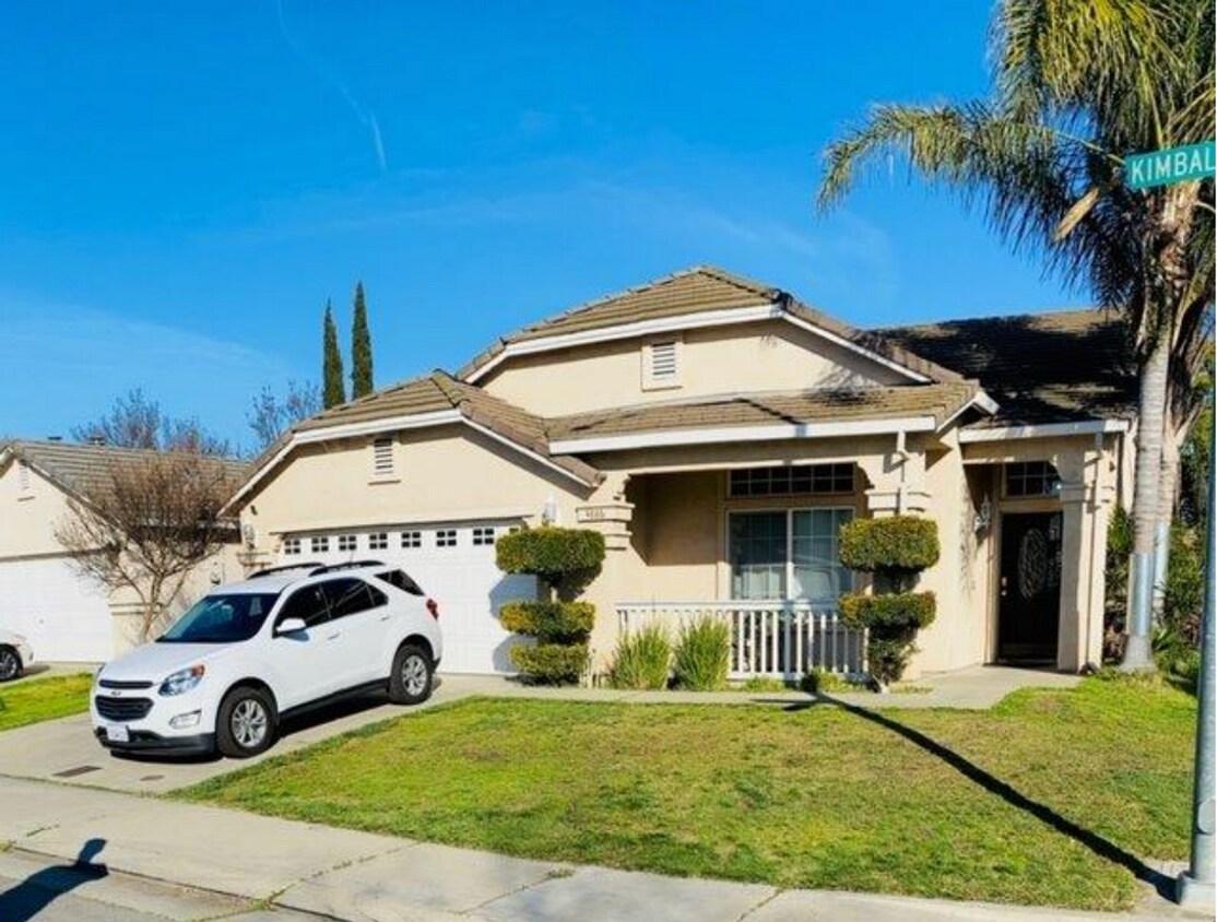 Foto principal - 3bd 2bth in a peaceful neighborhood. Freshly painted! Move in ready. Apply now!!