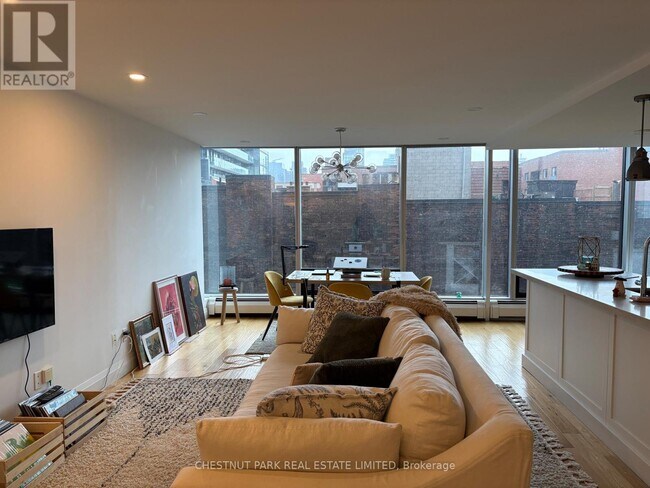 Photo du bâtiment - 30 Wellington St E