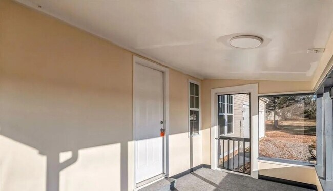 Foto del edificio - Welcome to this Newly renovated  3 bedroom...