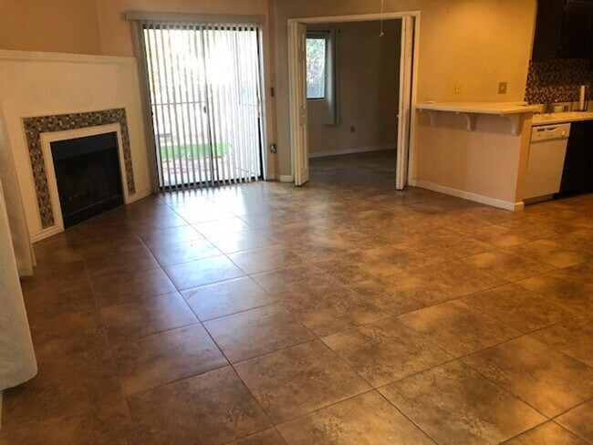 Foto del edificio - Upgraded Condo Available