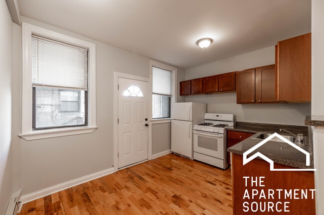 Building Photo - 4415 N Wolcott Ave