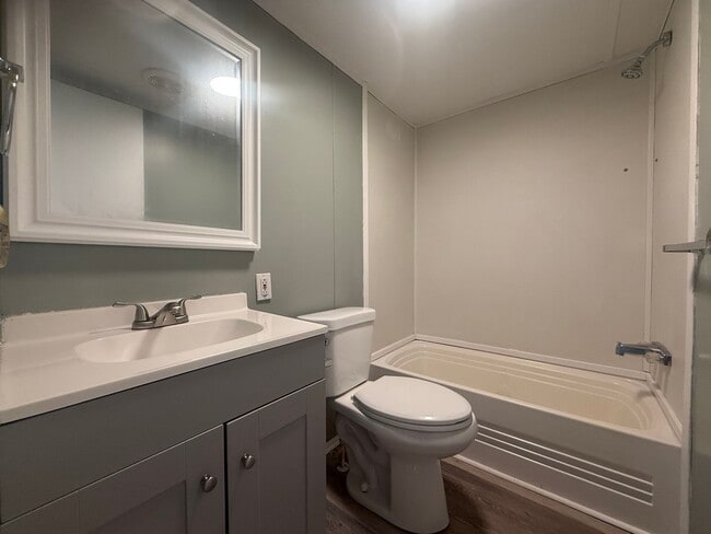 Building Photo - 2 Bedroom 2 Bath Mobile Home in Greenevill...