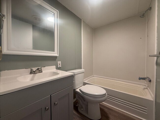 Foto del edificio - 2 Bedroom 2 Bath Mobile Home in Greenevill...