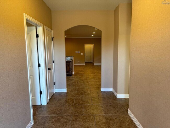 Foto del edificio - 6018 Oakmont Dr
