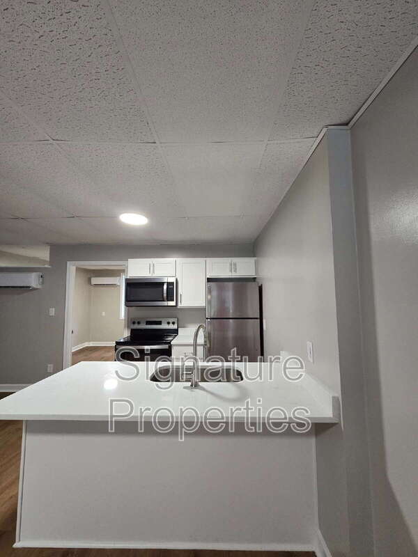 Foto del edificio - 773 Long Point Rd