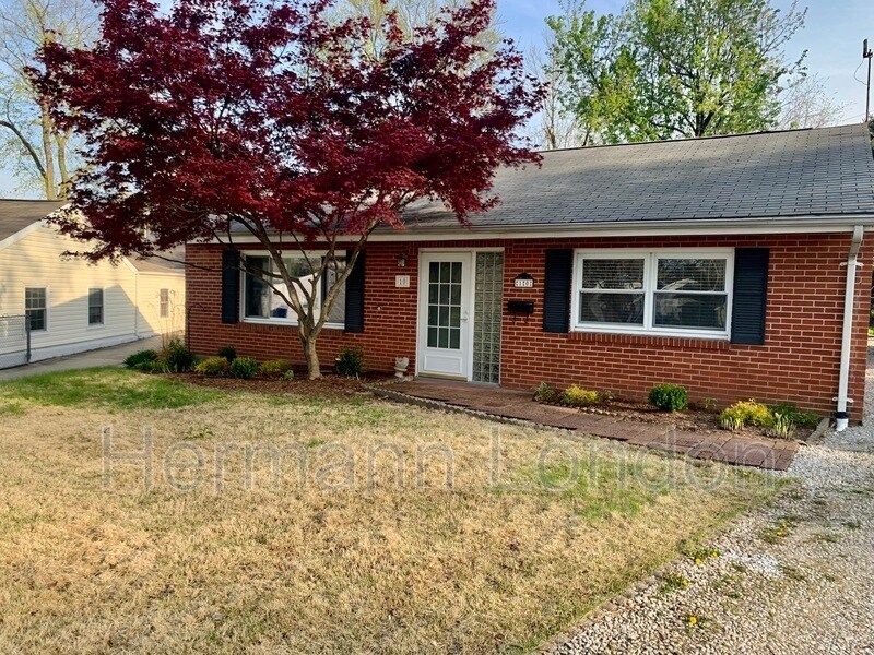 10 St Ct, Florissant, MO 63031 House for Rent in Florissant