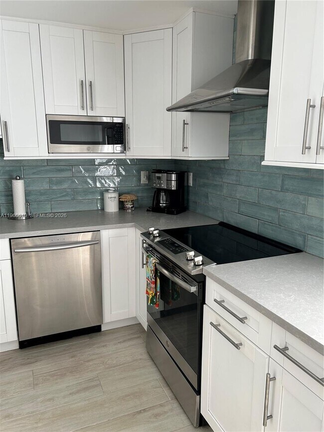 Foto del edificio - 5555 Ludlam Rd