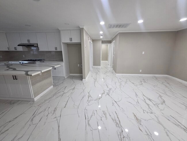 Building Photo - 52641 Avenida Martinez