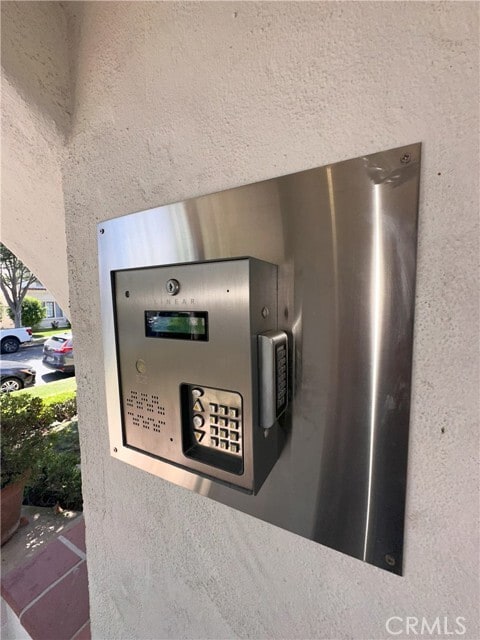 Foto del edificio - 137 S Roxbury Dr