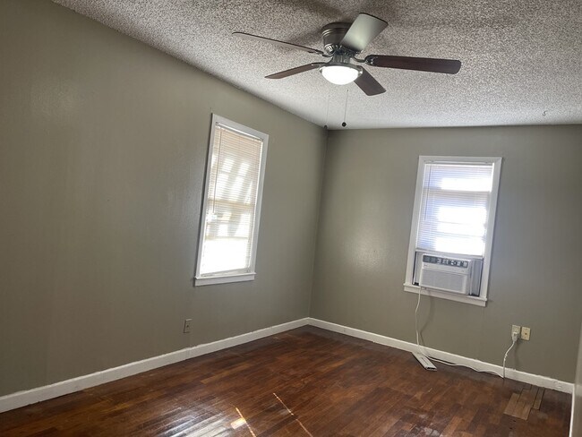 Building Photo - 2103 Beverly St