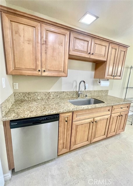 Building Photo - 2217 S Grand Ave