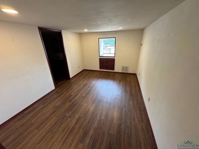 Building Photo - 268 Joy Ln