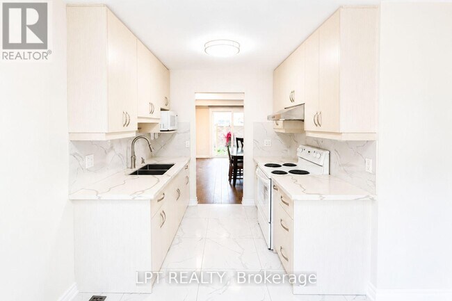 Photo du bâtiment - 100 Burrows Hall Blvd