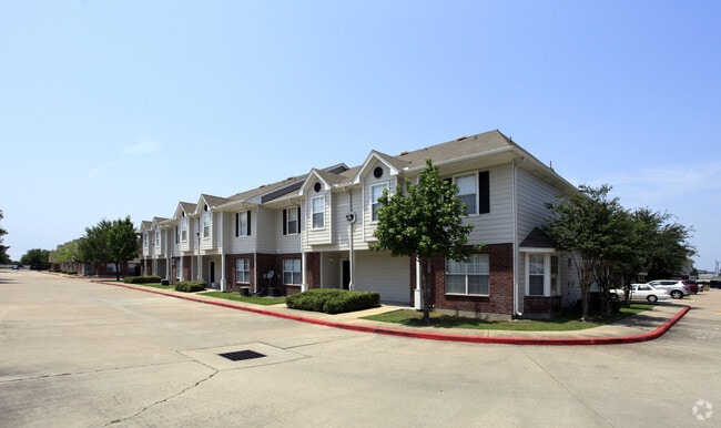 Building Photo - Sovereign Townhomes