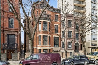 Building Photo - 1524 N La Salle Dr