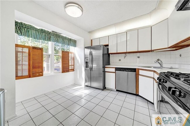 Foto del edificio - 496 Vernon Ct