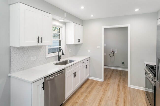 Foto del edificio - 17135 Highland Ave