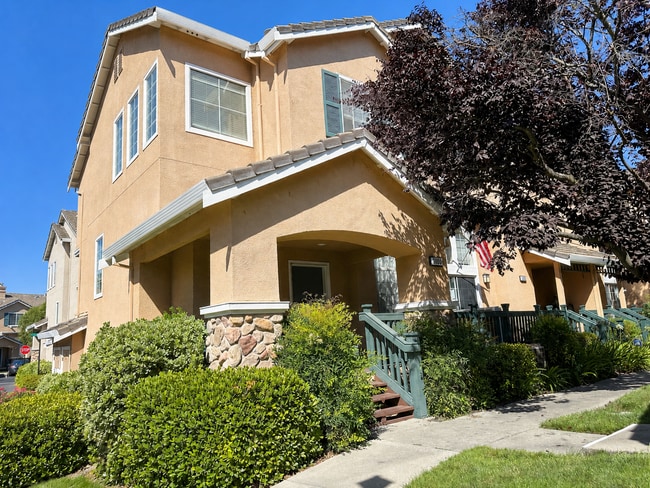Building Photo - 5000 Starling St