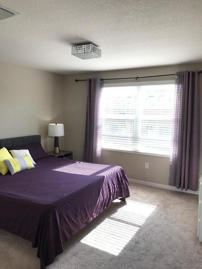 Foto del edificio - 7046 Towne Lake Rd